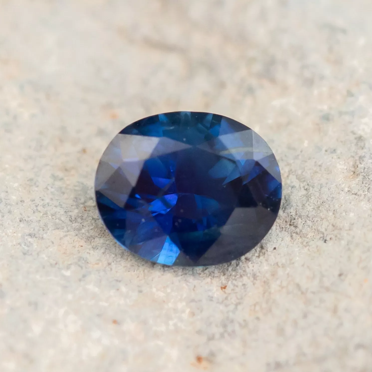 1.40CT NIGERIAN OVAL SAPPHIRE, COBALT BLUE, 7.38X6.15X3.96MM, UNTREATED