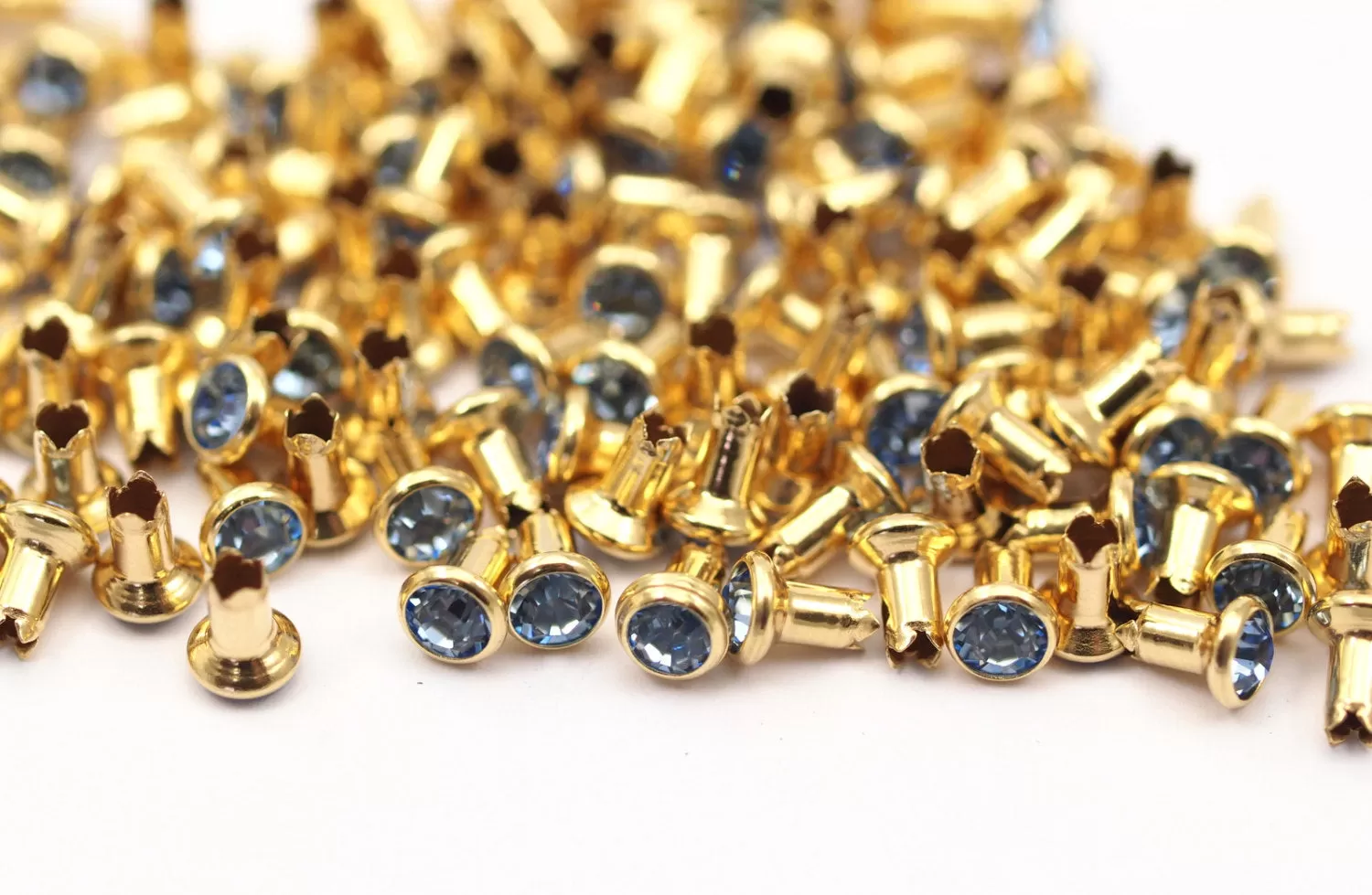 20 Raw Brass Light Sapphire Swarovski 6.5 Mm Rivet Studs Y273