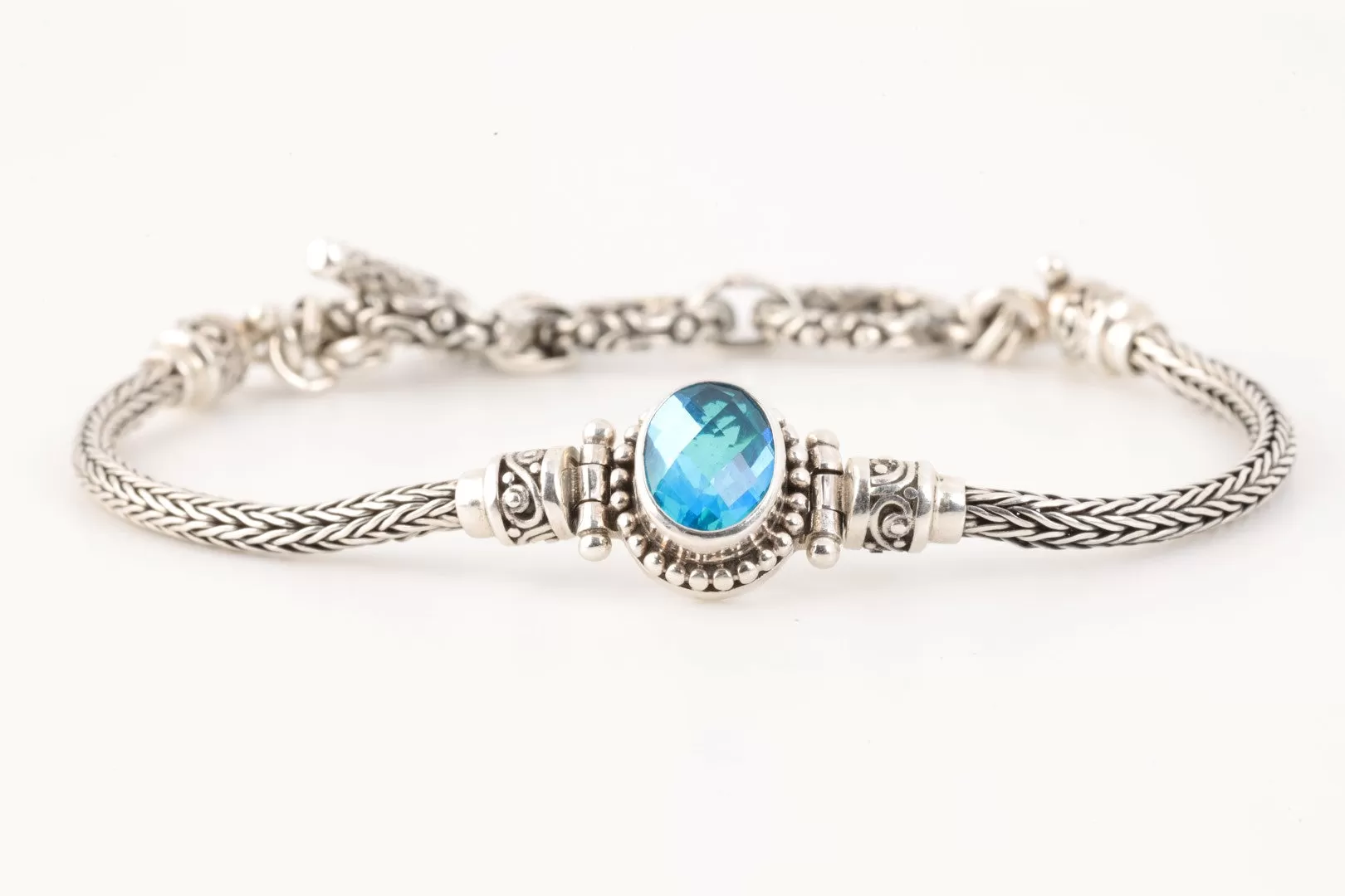 7.5" Sarda 925 Silver Blue Quartz Toggle Bracelet (14.12g.)