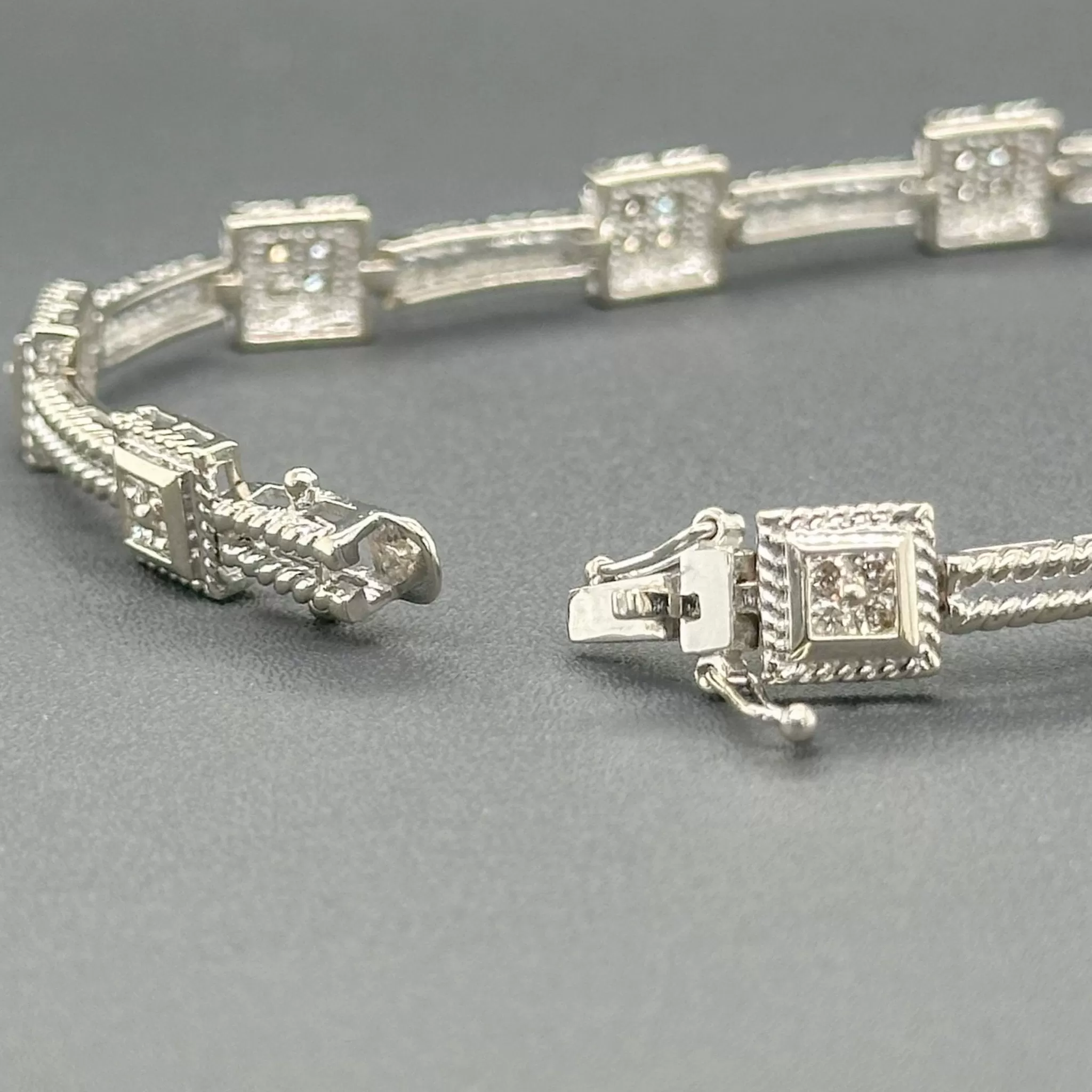 Estate 14K W Gold 0.62ctw H-I/SI1-2 Diamond Link Bracelet