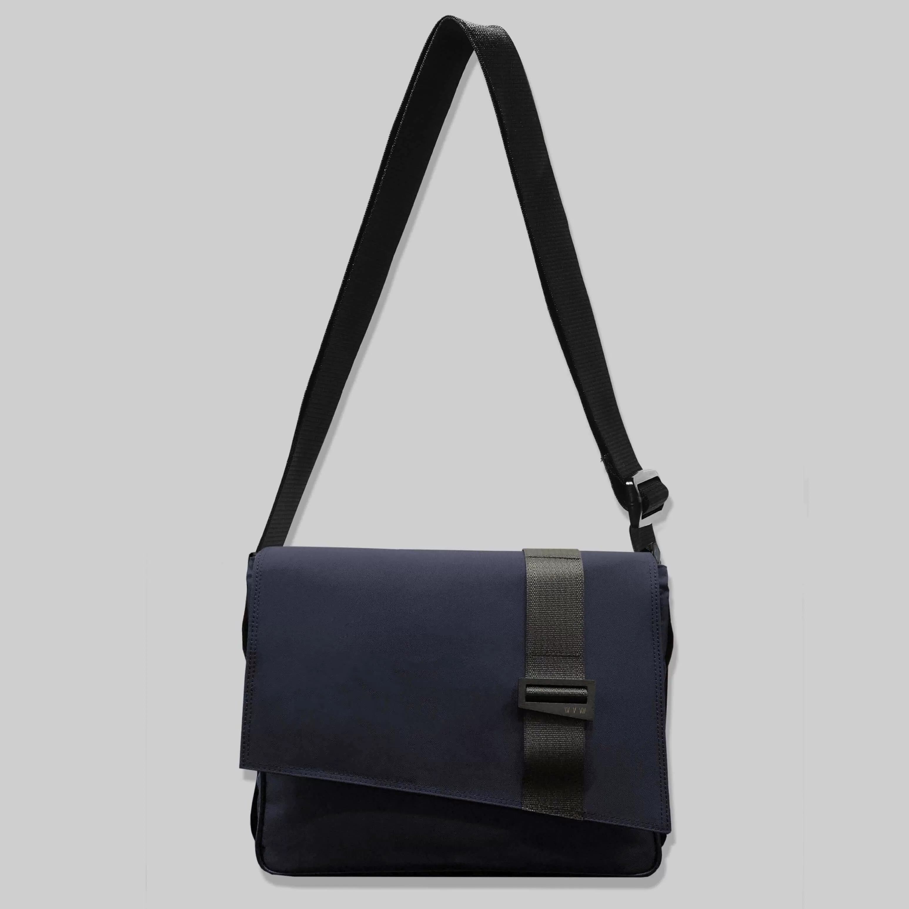 HAWKEN Messenger Bag in Econyl